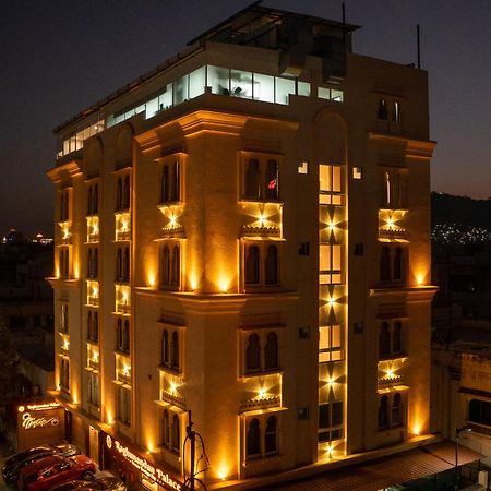Raghunandan Palace - A Premier Boutique Stay, City Center & 500 Meters From City Railway Station ウダイプル エクステリア 写真