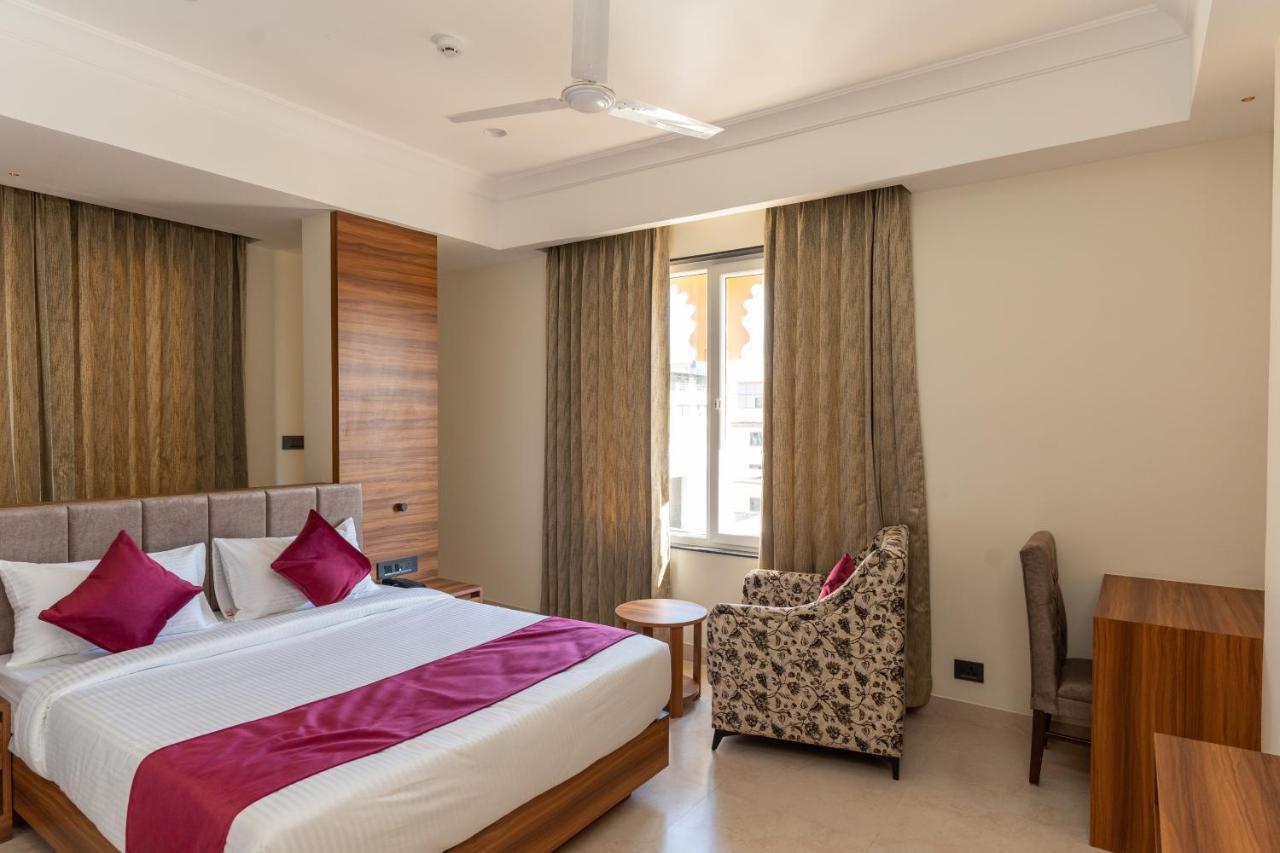 Raghunandan Palace - A Premier Boutique Stay, City Center & 500 Meters From City Railway Station ウダイプル エクステリア 写真