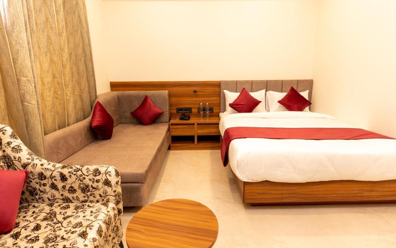 Raghunandan Palace - A Premier Boutique Stay, City Center & 500 Meters From City Railway Station ウダイプル エクステリア 写真