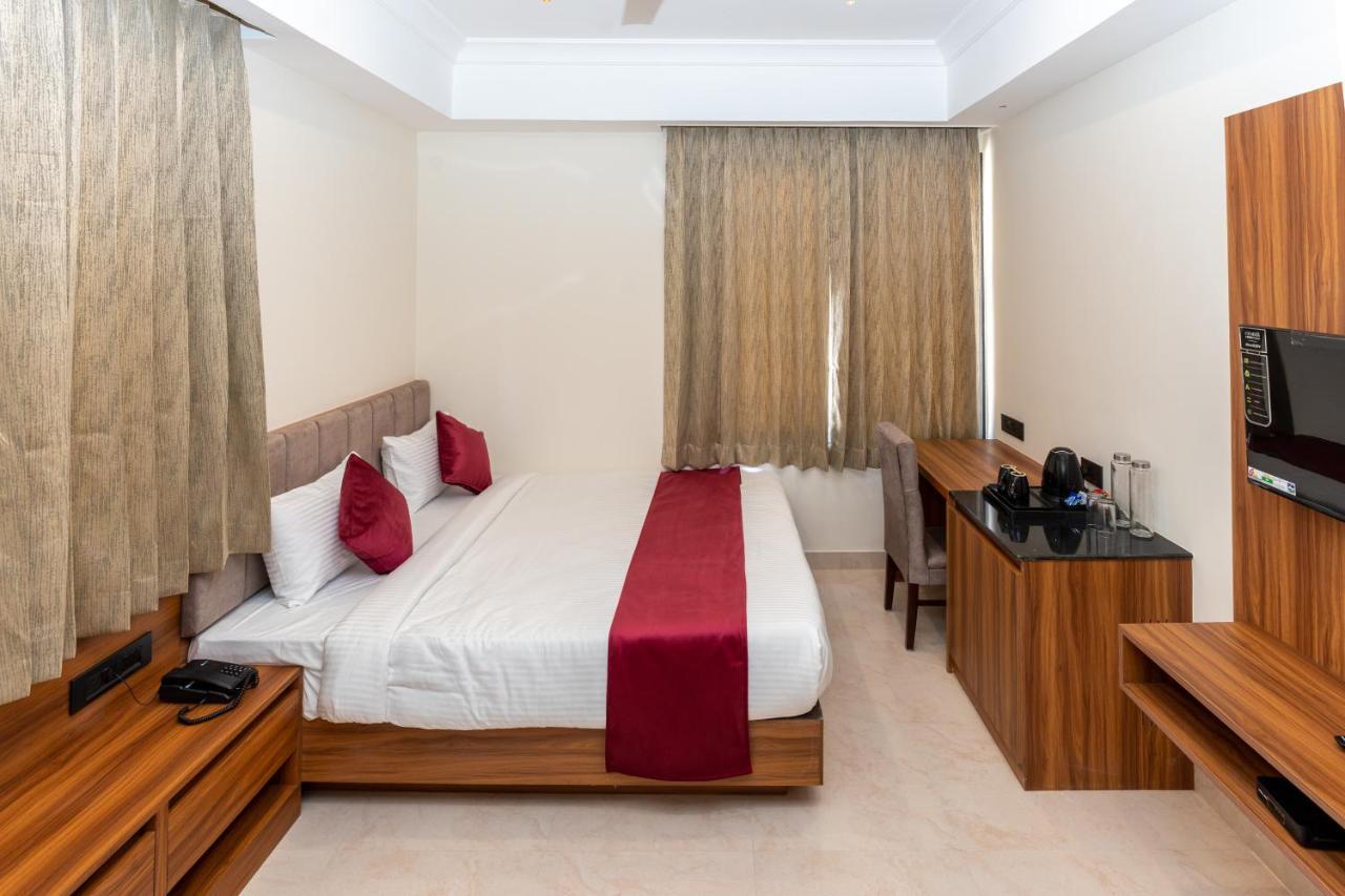 Raghunandan Palace - A Premier Boutique Stay, City Center & 500 Meters From City Railway Station ウダイプル エクステリア 写真