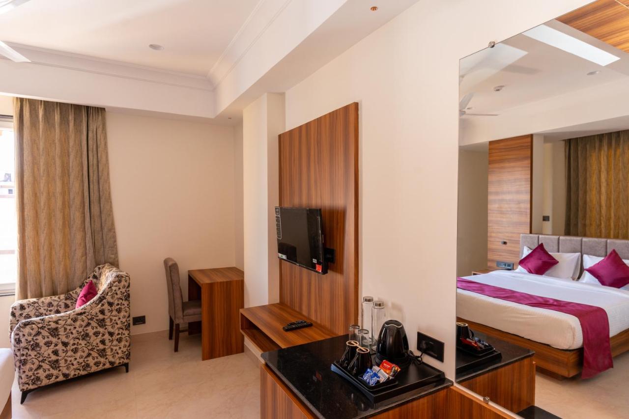 Raghunandan Palace - A Premier Boutique Stay, City Center & 500 Meters From City Railway Station ウダイプル エクステリア 写真