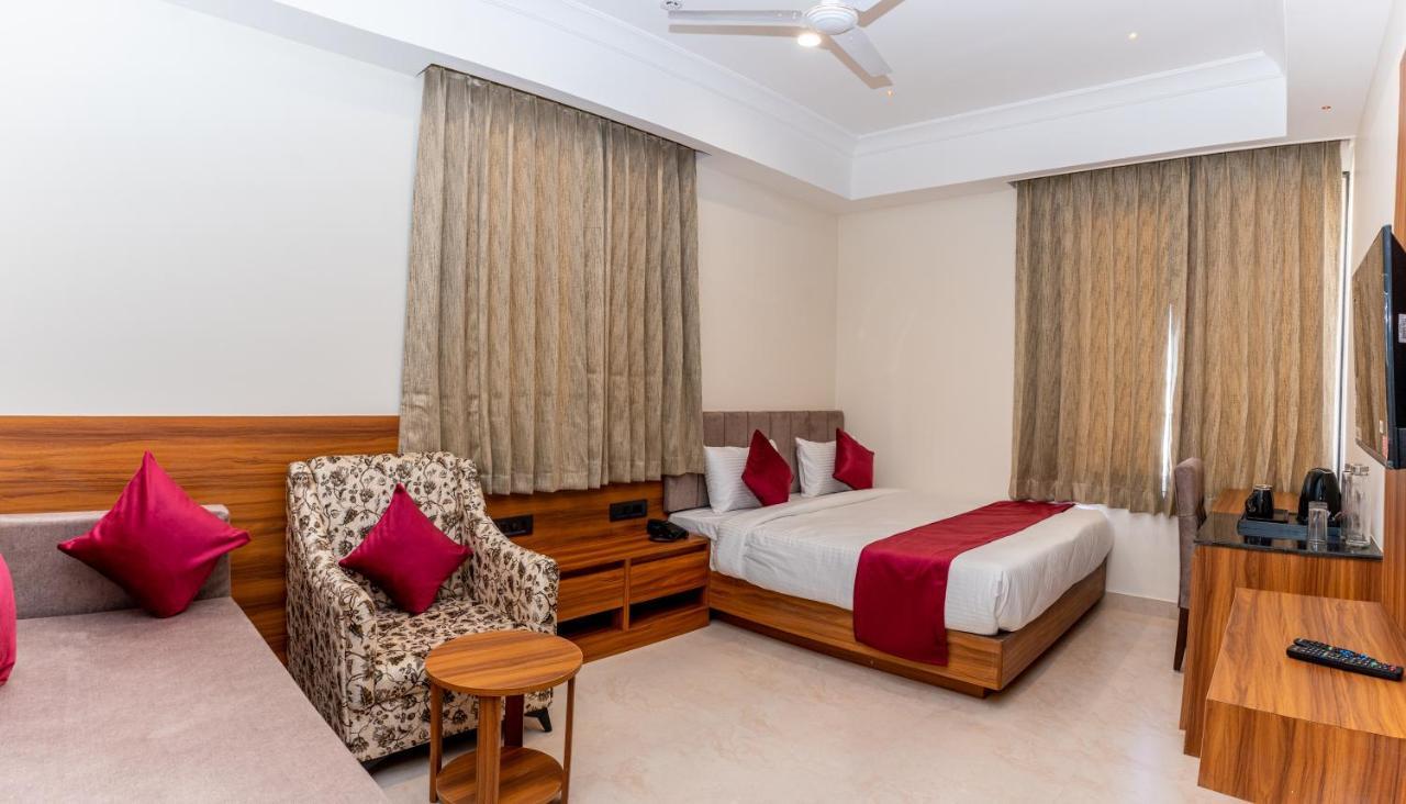 Raghunandan Palace - A Premier Boutique Stay, City Center & 500 Meters From City Railway Station ウダイプル エクステリア 写真