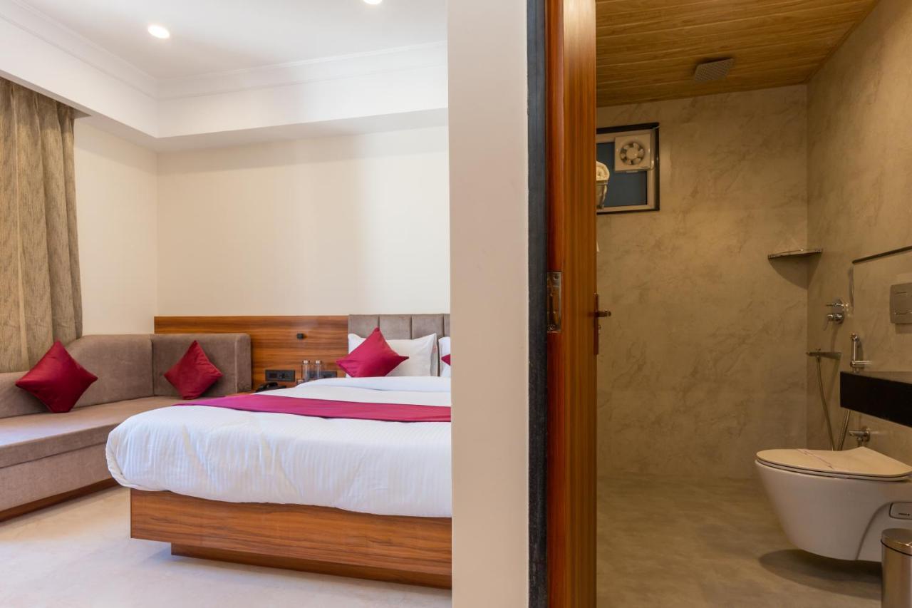 Raghunandan Palace - A Premier Boutique Stay, City Center & 500 Meters From City Railway Station ウダイプル エクステリア 写真