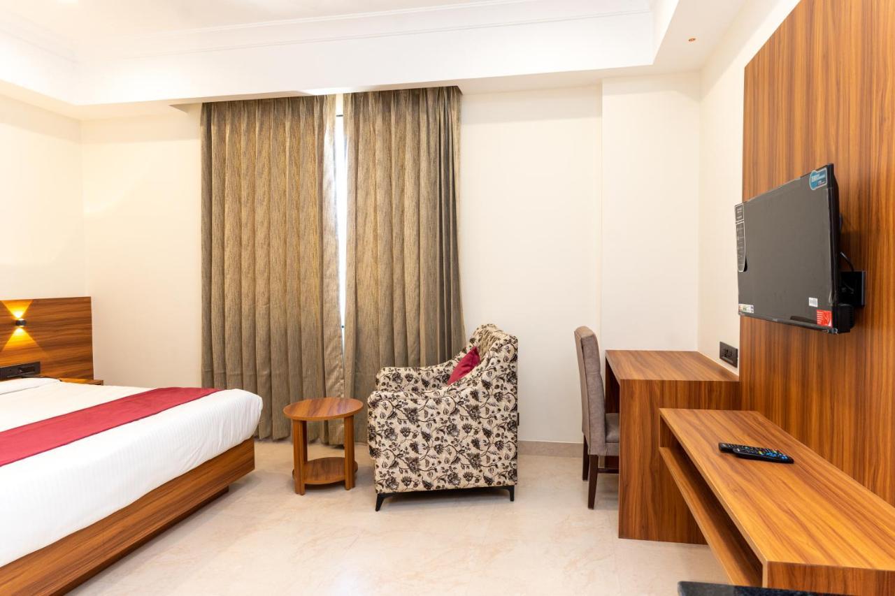 Raghunandan Palace - A Premier Boutique Stay, City Center & 500 Meters From City Railway Station ウダイプル エクステリア 写真