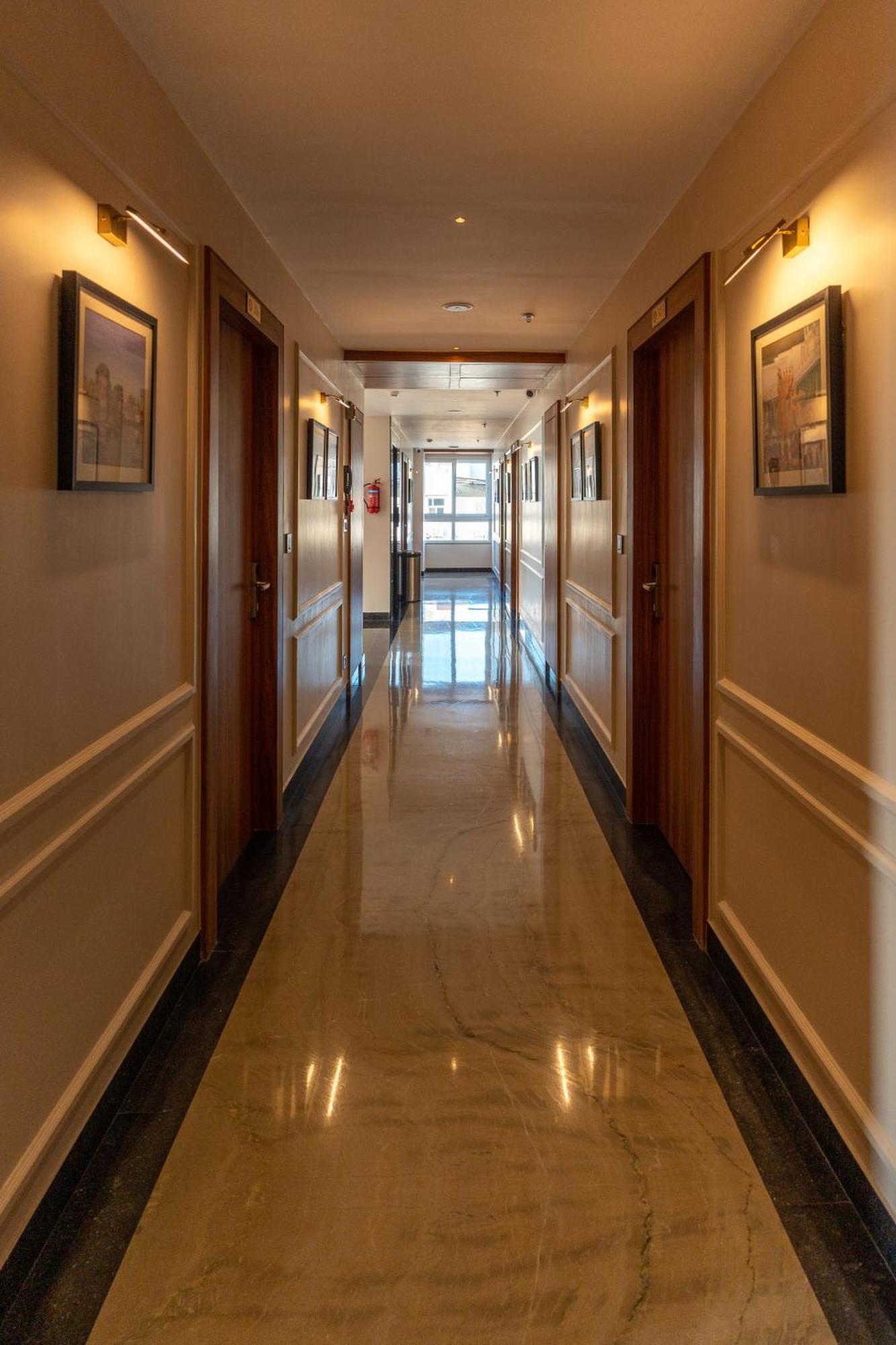 Raghunandan Palace - A Premier Boutique Stay, City Center & 500 Meters From City Railway Station ウダイプル エクステリア 写真