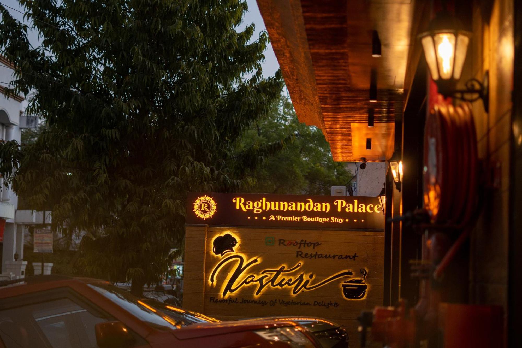 Raghunandan Palace - A Premier Boutique Stay, City Center & 500 Meters From City Railway Station ウダイプル エクステリア 写真