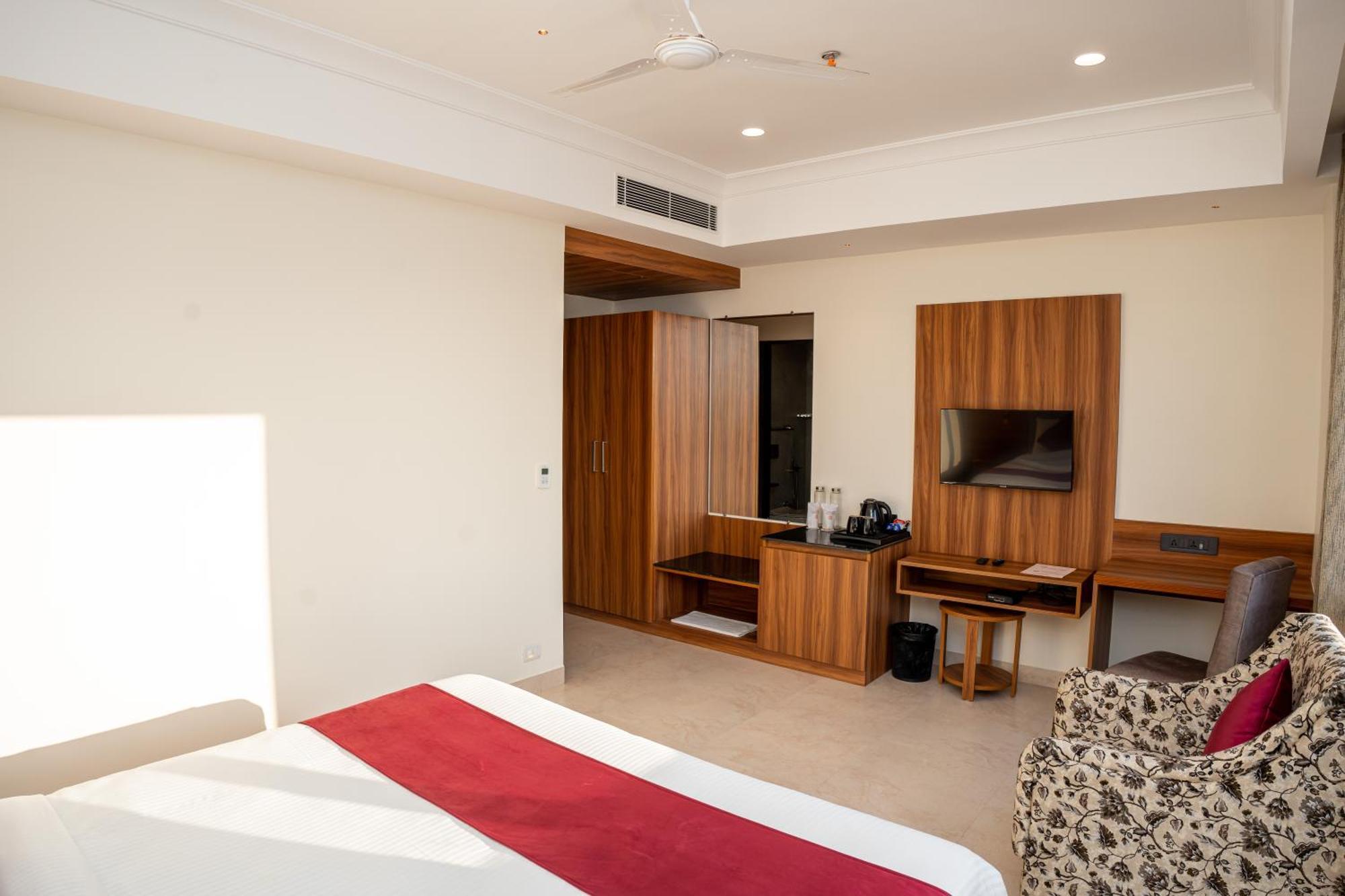 Raghunandan Palace - A Premier Boutique Stay, City Center & 500 Meters From City Railway Station ウダイプル エクステリア 写真