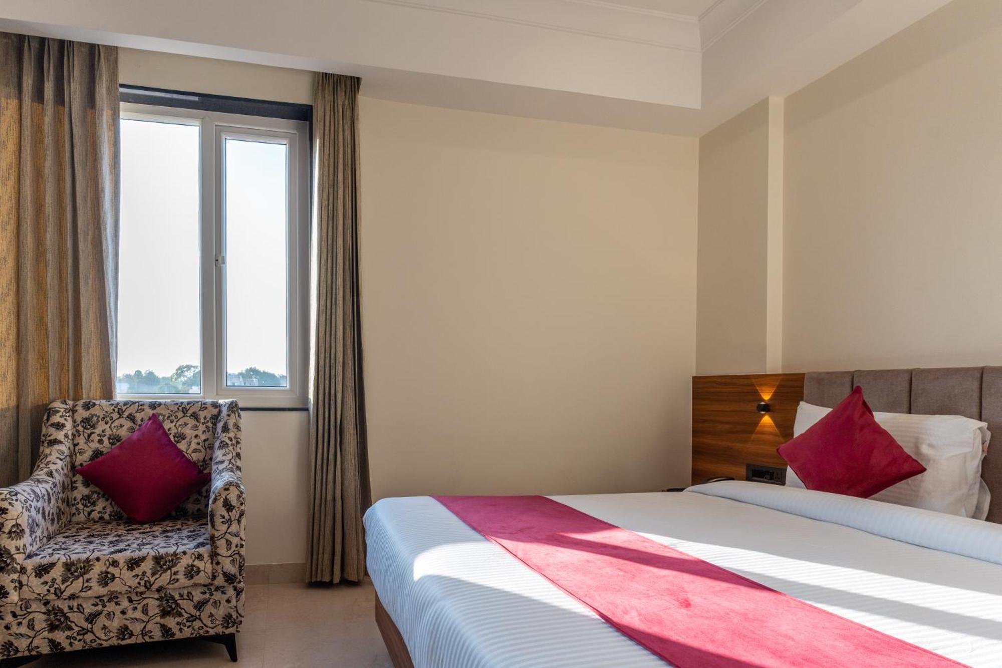 Raghunandan Palace - A Premier Boutique Stay, City Center & 500 Meters From City Railway Station ウダイプル エクステリア 写真