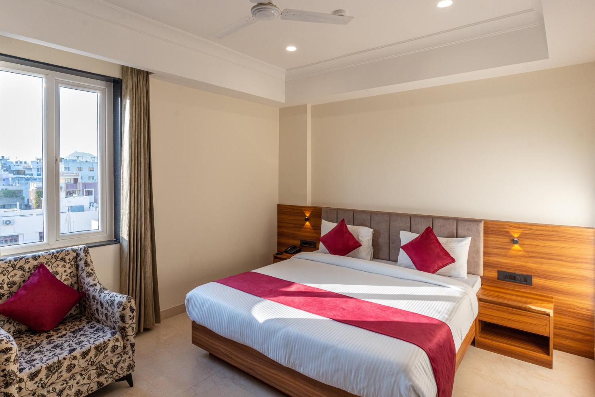 Raghunandan Palace - A Premier Boutique Stay, City Center & 500 Meters From City Railway Station ウダイプル エクステリア 写真