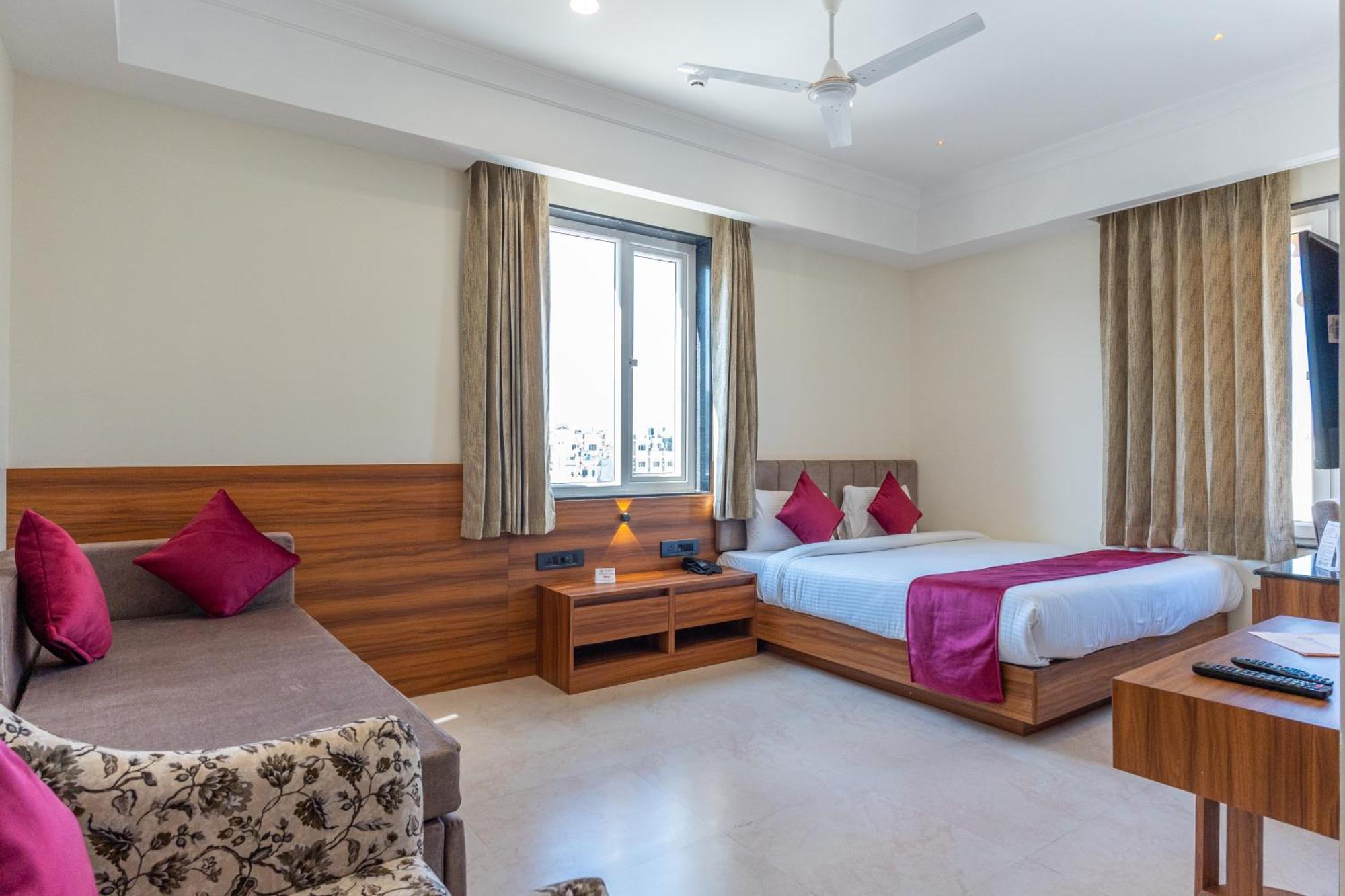 Raghunandan Palace - A Premier Boutique Stay, City Center & 500 Meters From City Railway Station ウダイプル エクステリア 写真
