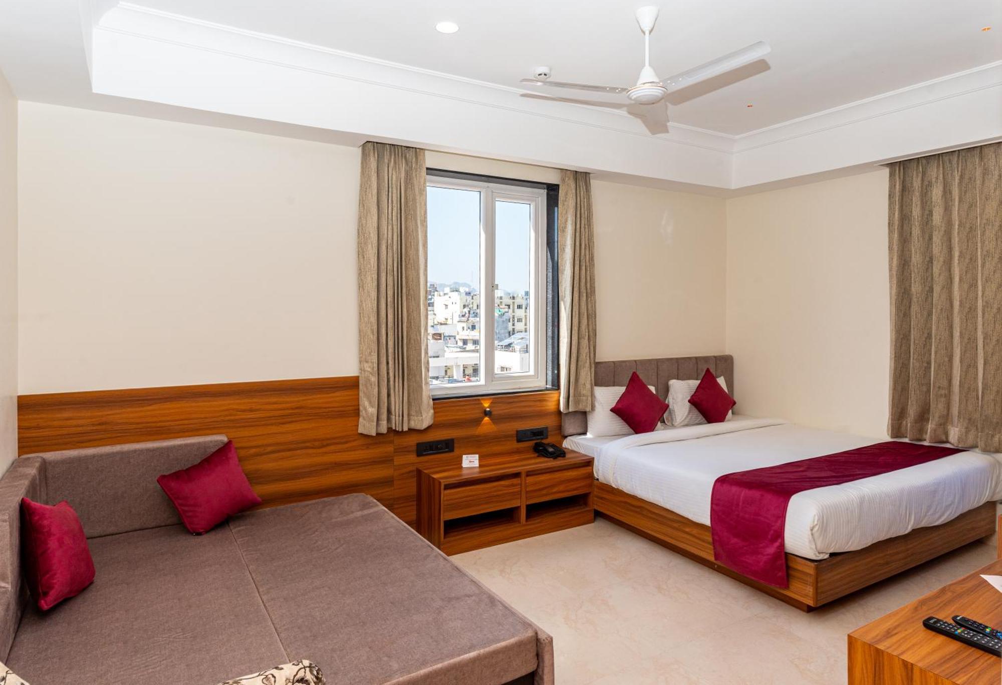 Raghunandan Palace - A Premier Boutique Stay, City Center & 500 Meters From City Railway Station ウダイプル エクステリア 写真