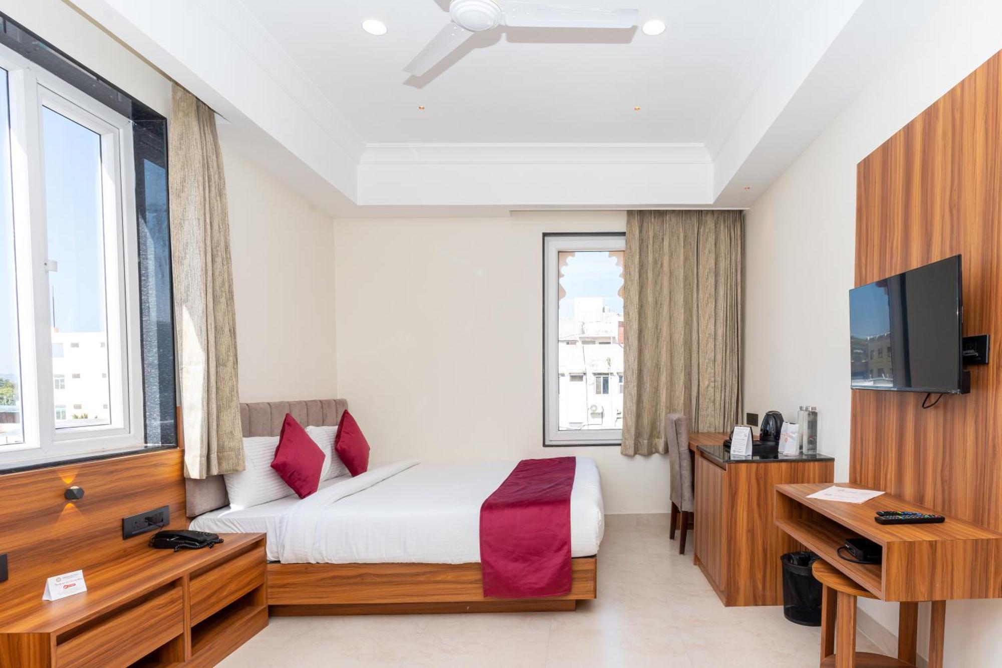 Raghunandan Palace - A Premier Boutique Stay, City Center & 500 Meters From City Railway Station ウダイプル エクステリア 写真