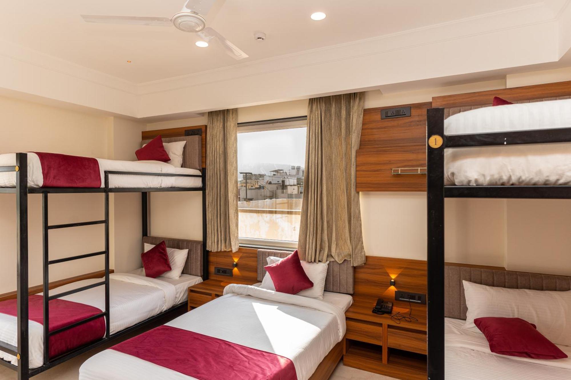 Raghunandan Palace - A Premier Boutique Stay, City Center & 500 Meters From City Railway Station ウダイプル エクステリア 写真