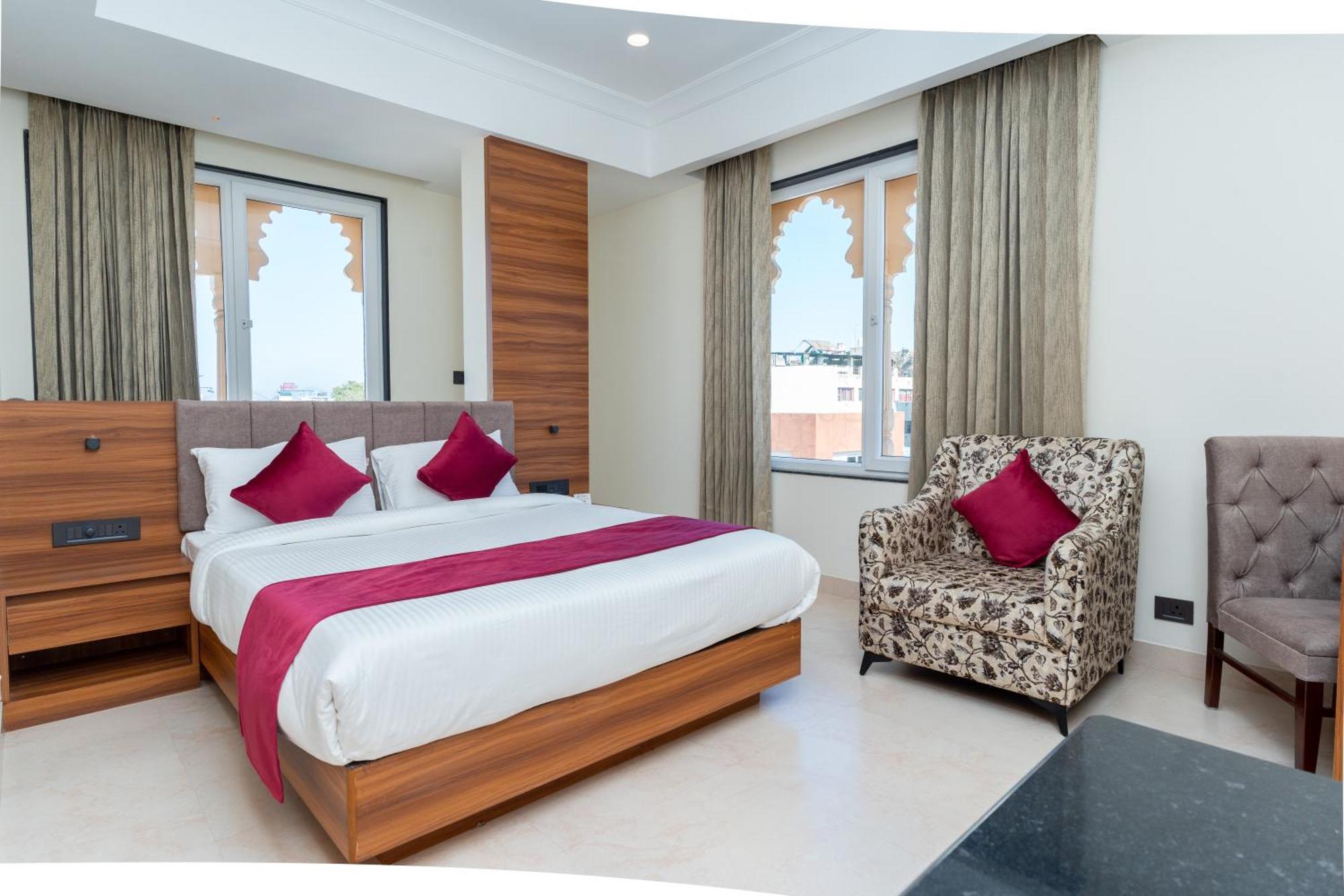 Raghunandan Palace - A Premier Boutique Stay, City Center & 500 Meters From City Railway Station ウダイプル エクステリア 写真